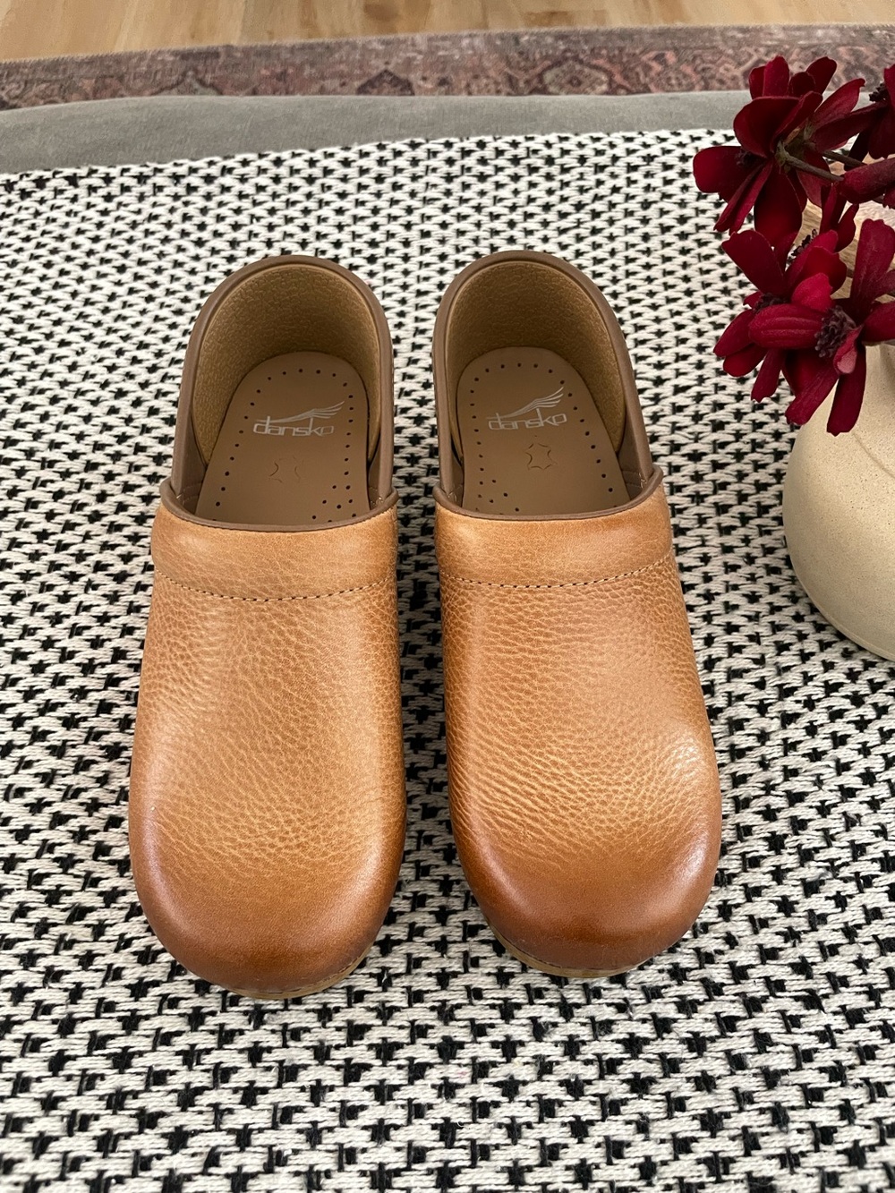 Dansko Pro Honey Clogs Distressed Burnished Leather Size 8 Beige Tan - Picture 11 of 11